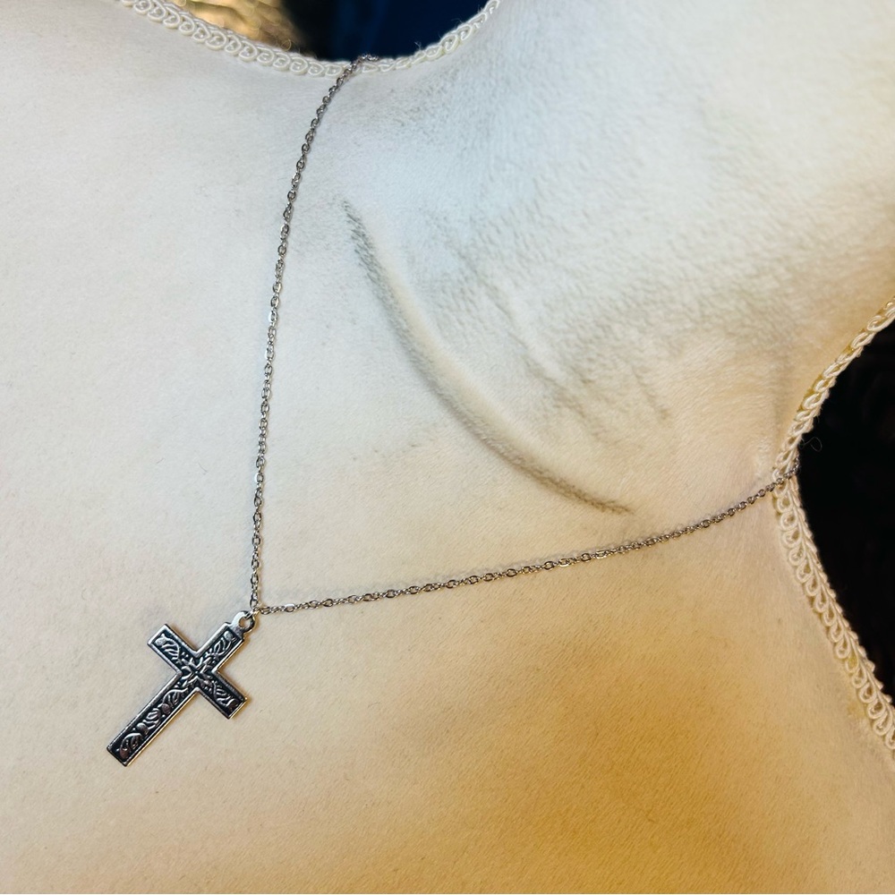 Handcrafted vintage filigree design cross pendant on chain necklace